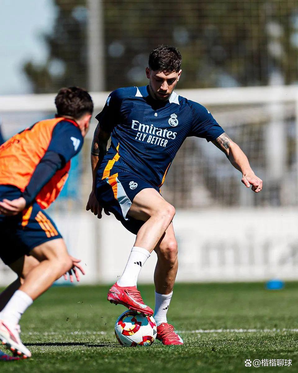 包含荷甲赛程吃紧；皇家社会今晨远射贴柱；底气十足；轮换策略成焦点的词条