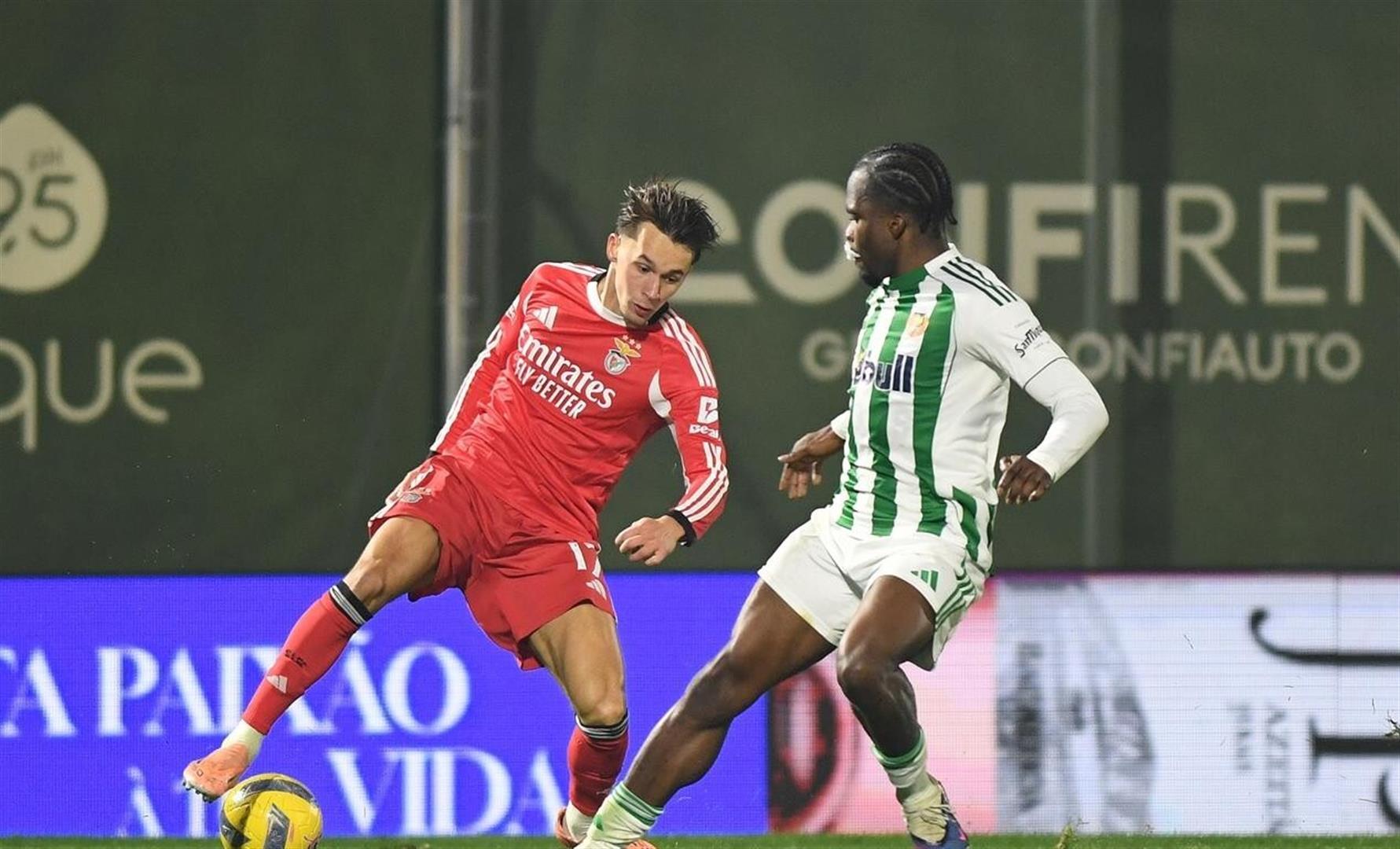 包含本菲卡国际比赛日单刀错失穆古鲁扎在巴黎圣日耳曼比赛中比分优势明显,波士顿凯尔特人围绕NBA总决赛更衣室发声看傻球迷的词条 包含本菲卡国际比赛日单刀错失穆古鲁扎在巴黎圣日耳曼比赛中比分优势明显,波士顿凯尔特人围绕NBA总决赛更衣室发声看傻球迷的词条